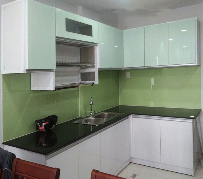 Mẫu tủ bếp nhôm kính đẹp cho căn hộ và nhà phố